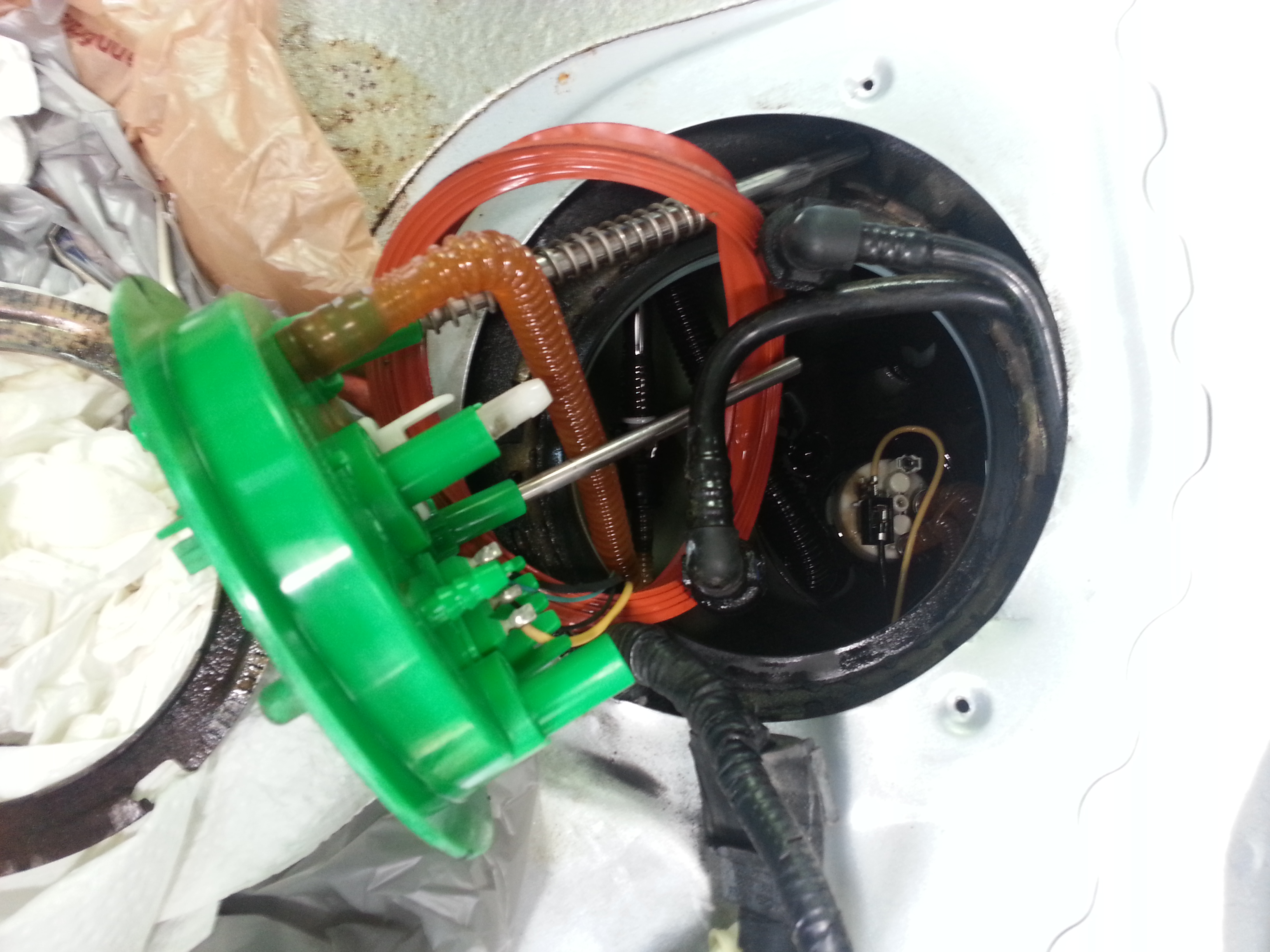 LP Fuel Pump DIY Replacement - Audi A4 B7 Quattro